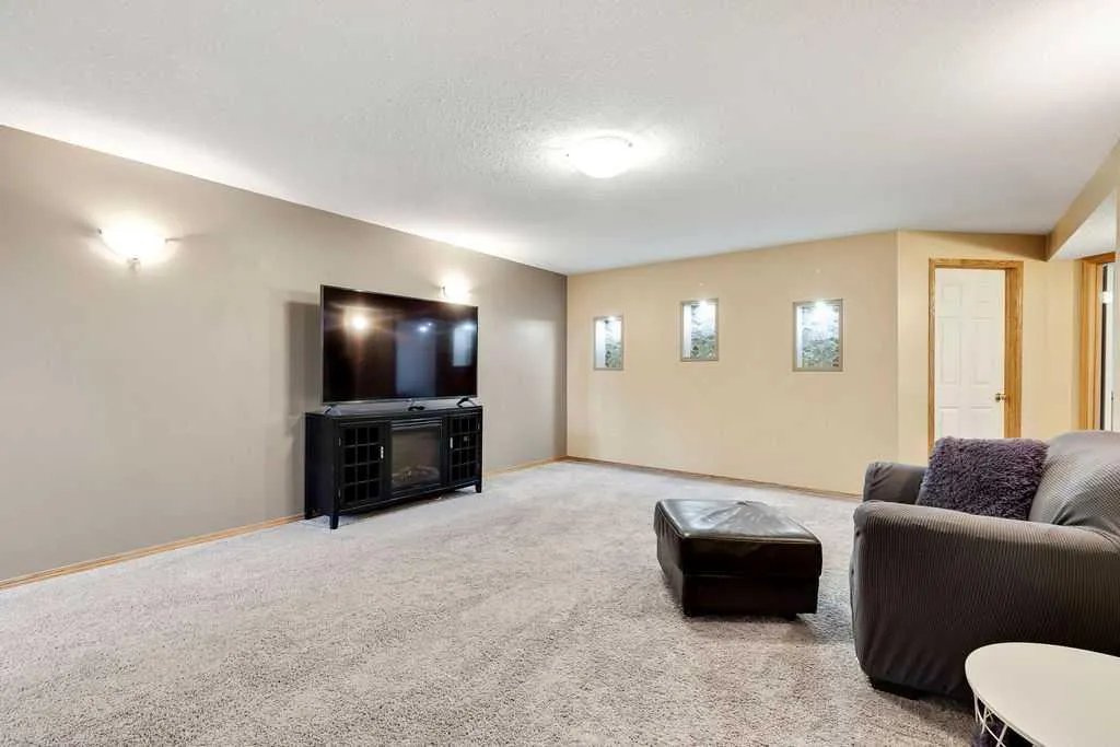209 Coventry Circle NE Calgary AB T3K 5E5
