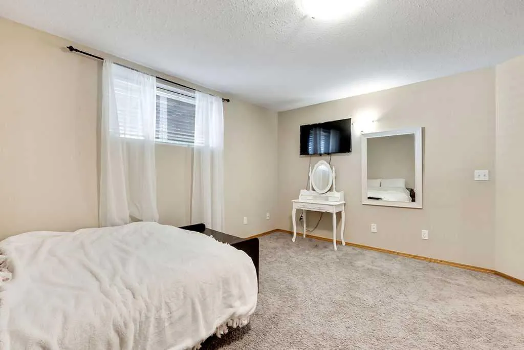 209 Coventry Circle NE Calgary AB T3K 5E5