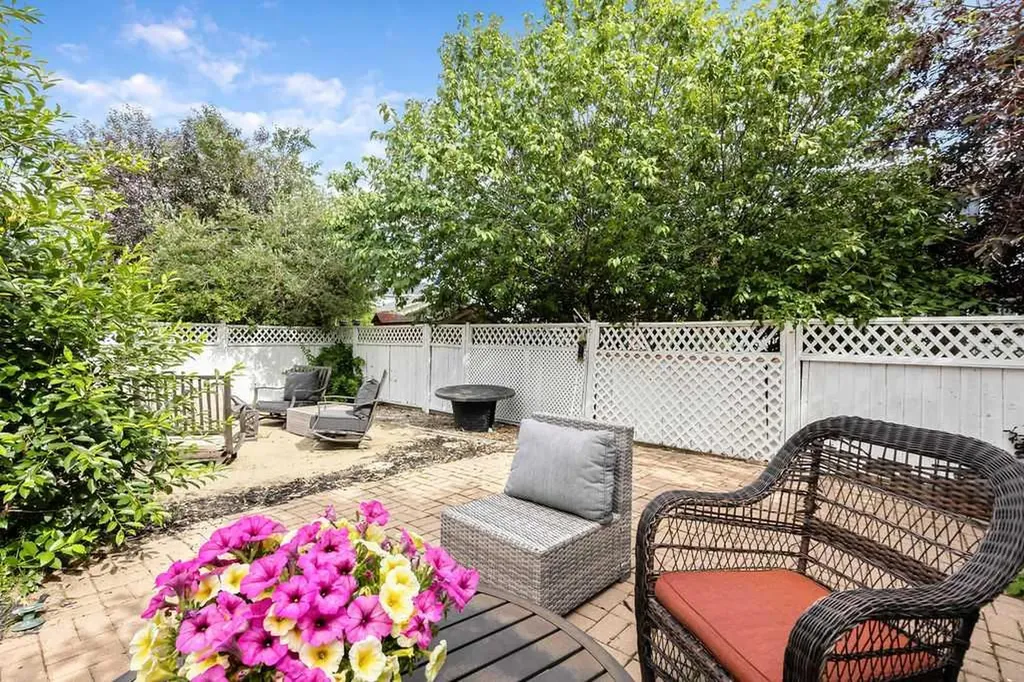 209 Coventry Circle NE Calgary AB T3K 5E5