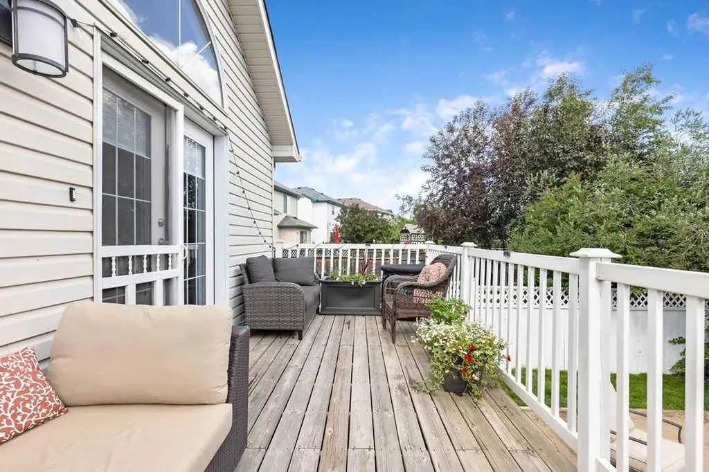 209 Coventry Circle NE Calgary AB T3K 5E5