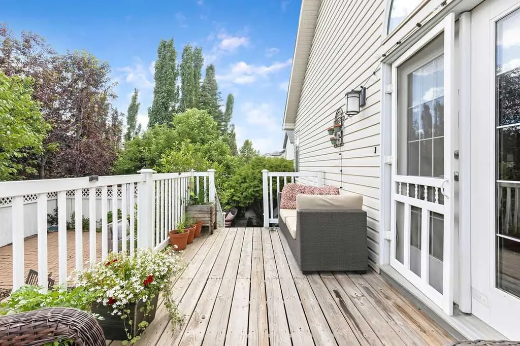 209 Coventry Circle NE Calgary AB T3K 5E5