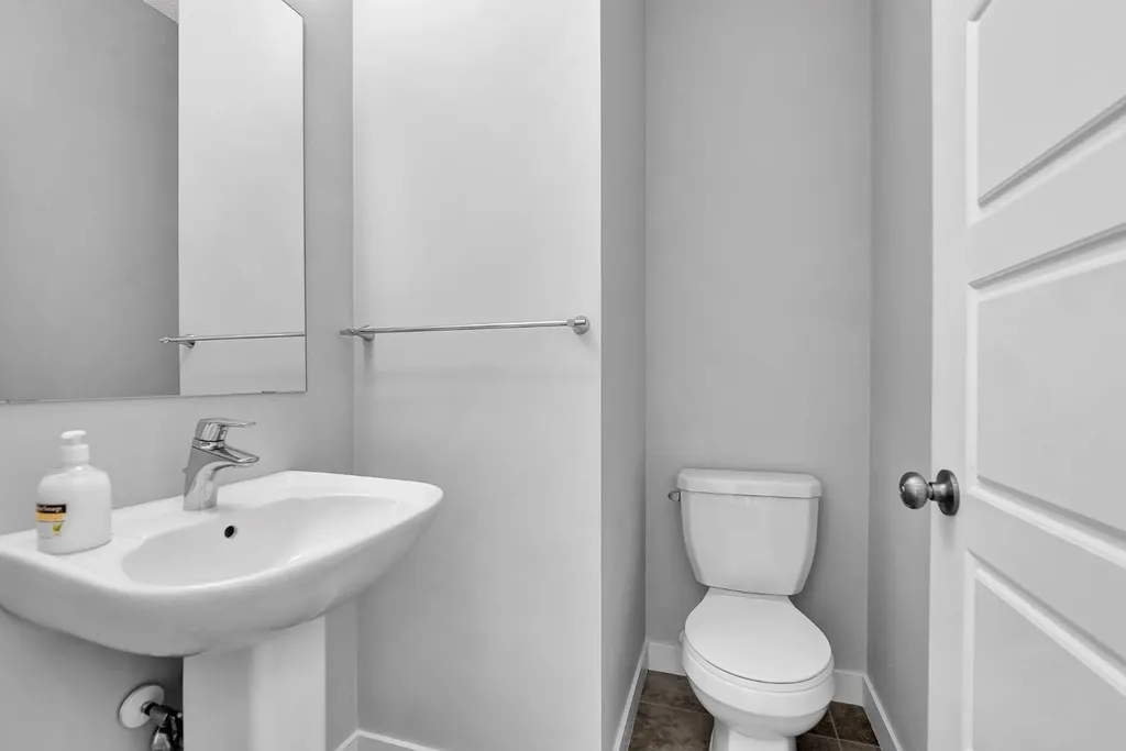 130 New Brighton Way SE Calgary AB T2Z 1H5