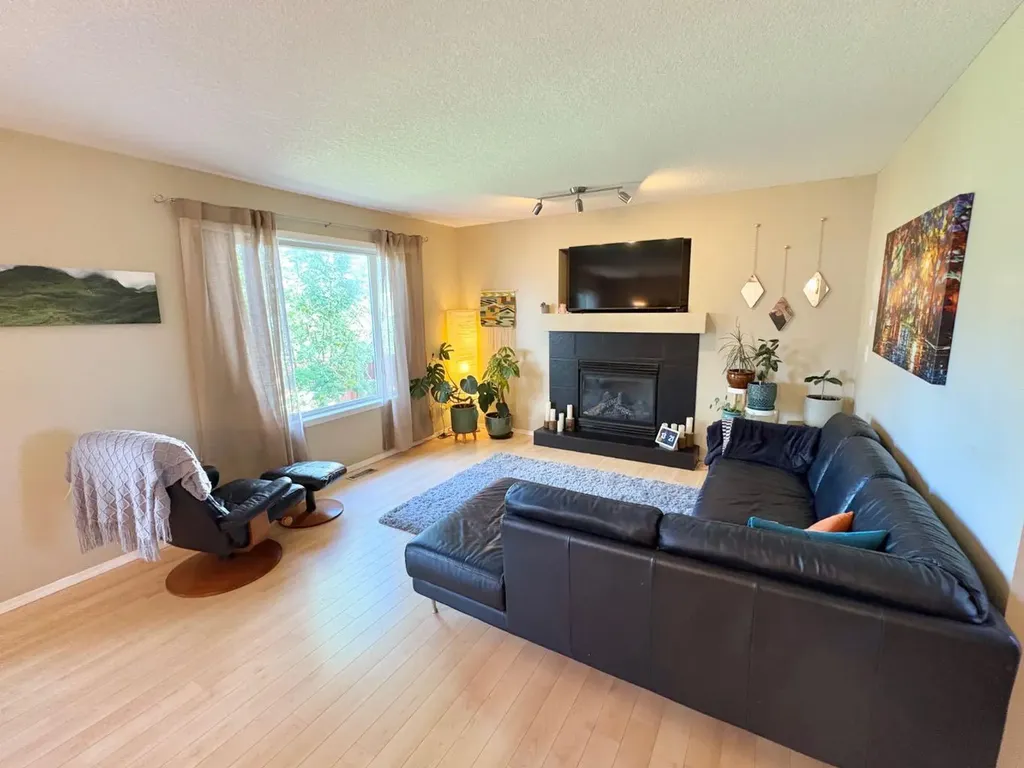 222 Heritage Circle W Lethbridge AB T1K 7H8