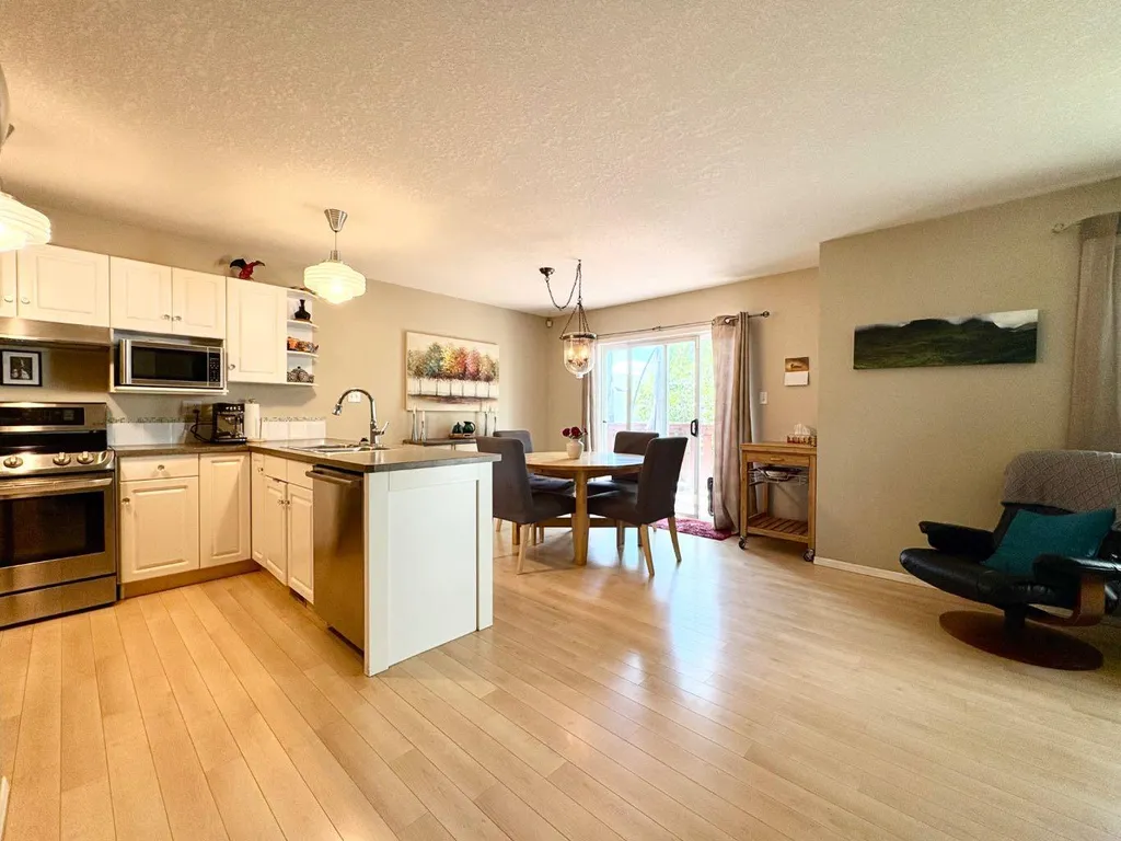 222 Heritage Circle W Lethbridge AB T1K 7H8