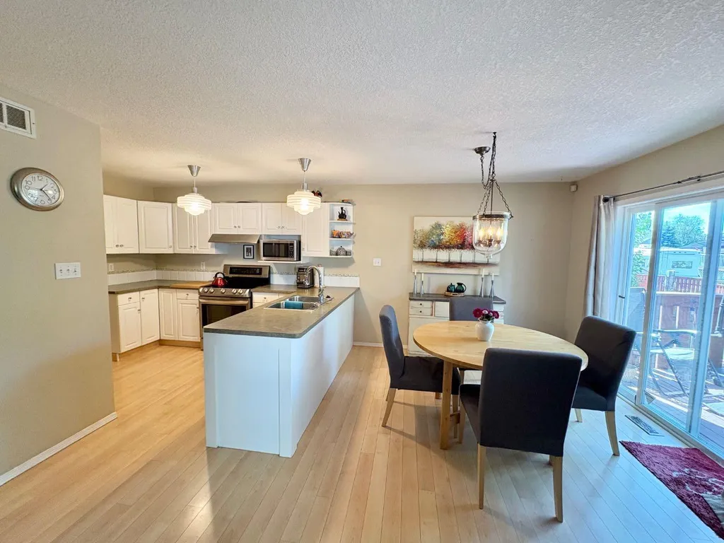 222 Heritage Circle W Lethbridge AB T1K 7H8