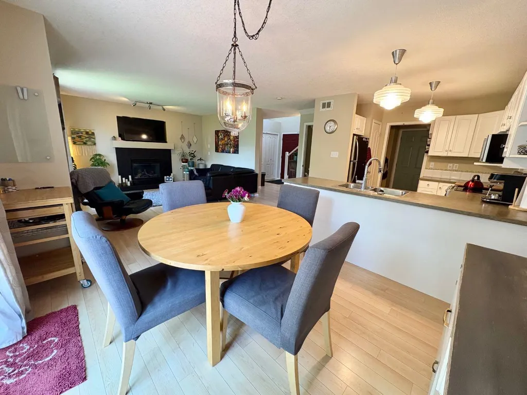 222 Heritage Circle W Lethbridge AB T1K 7H8