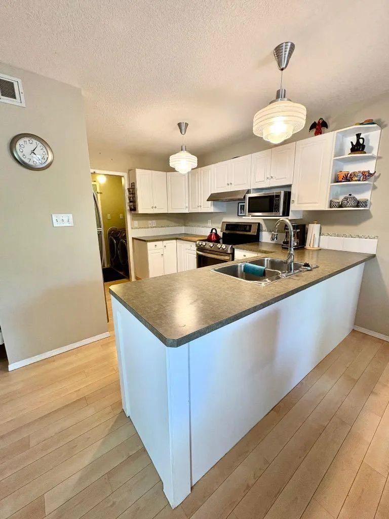222 Heritage Circle W Lethbridge AB T1K 7H8