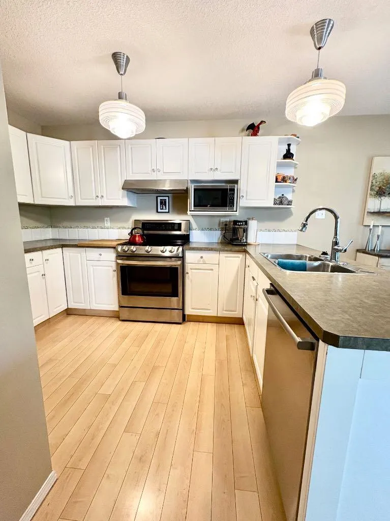 222 Heritage Circle W Lethbridge AB T1K 7H8