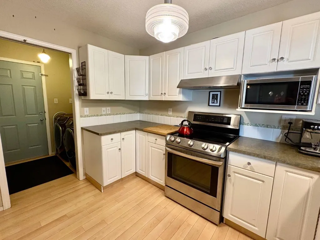222 Heritage Circle W Lethbridge AB T1K 7H8