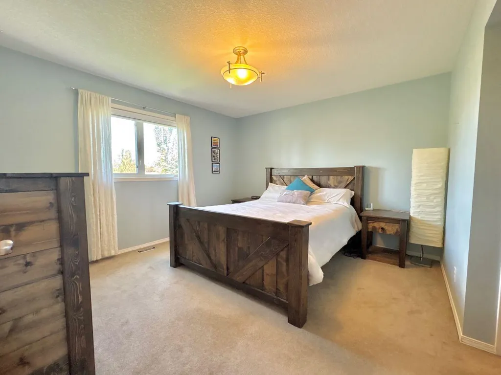 222 Heritage Circle W Lethbridge AB T1K 7H8