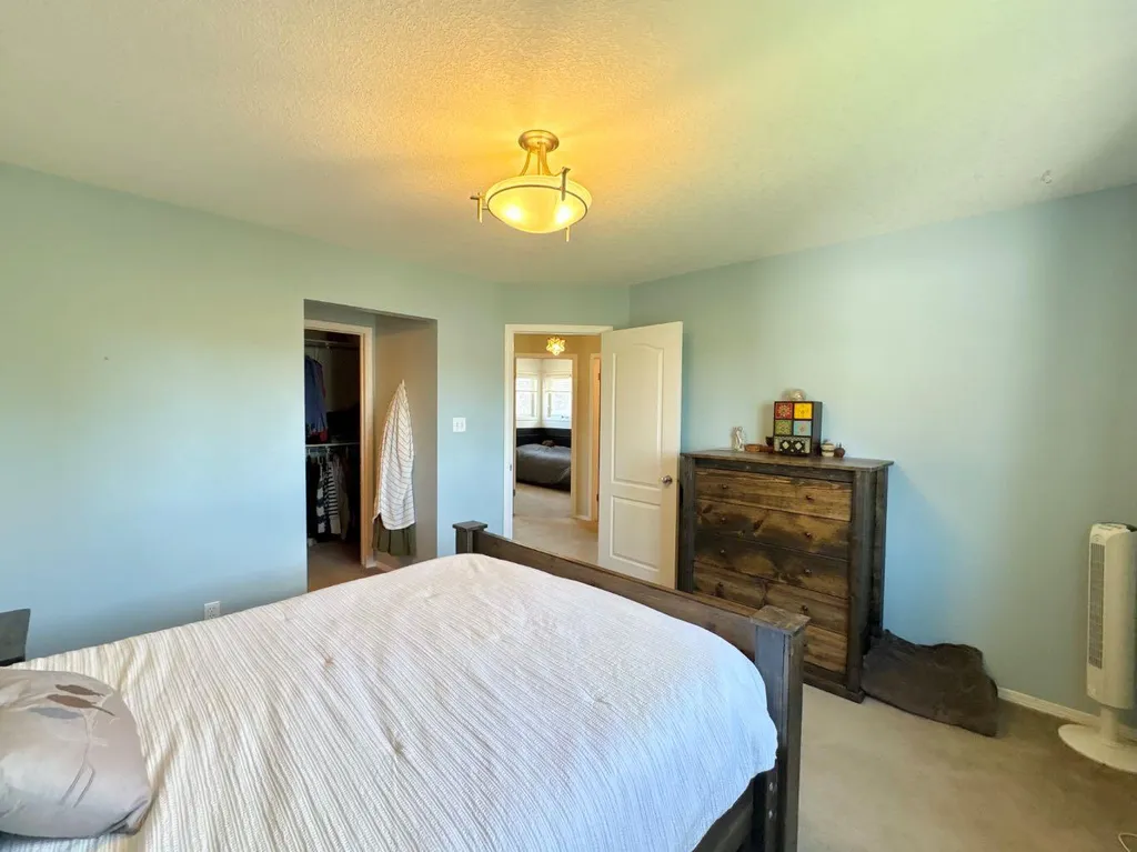 222 Heritage Circle W Lethbridge AB T1K 7H8
