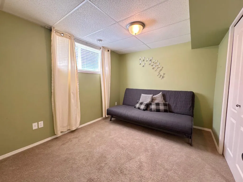222 Heritage Circle W Lethbridge AB T1K 7H8