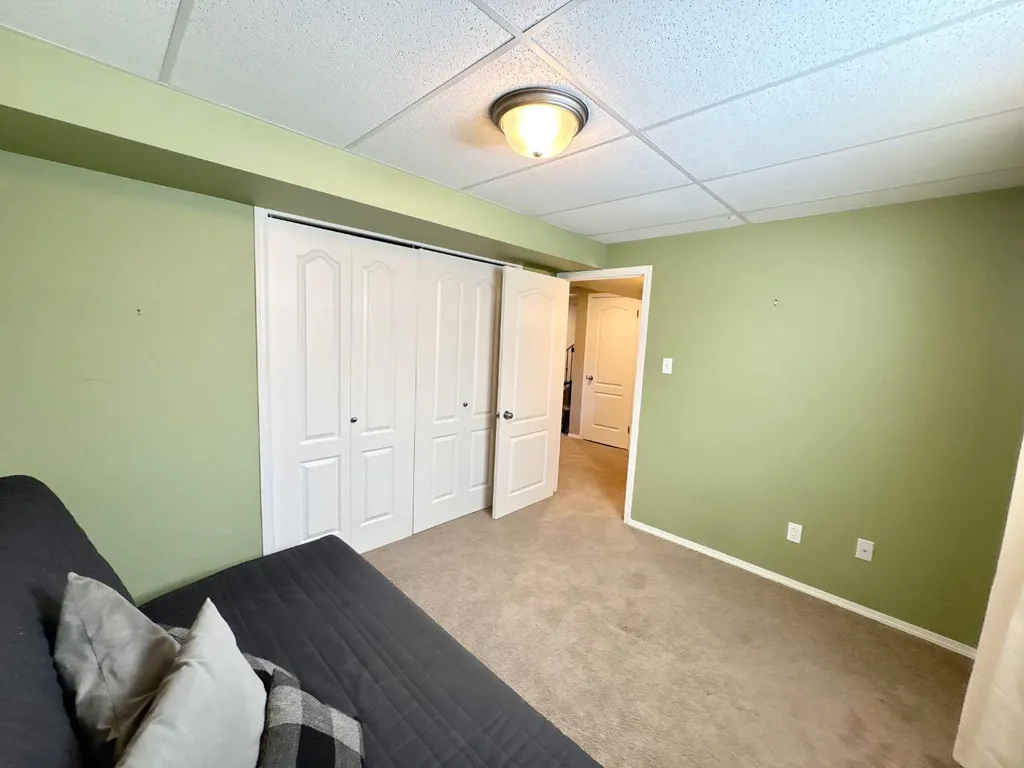 222 Heritage Circle W Lethbridge AB T1K 7H8