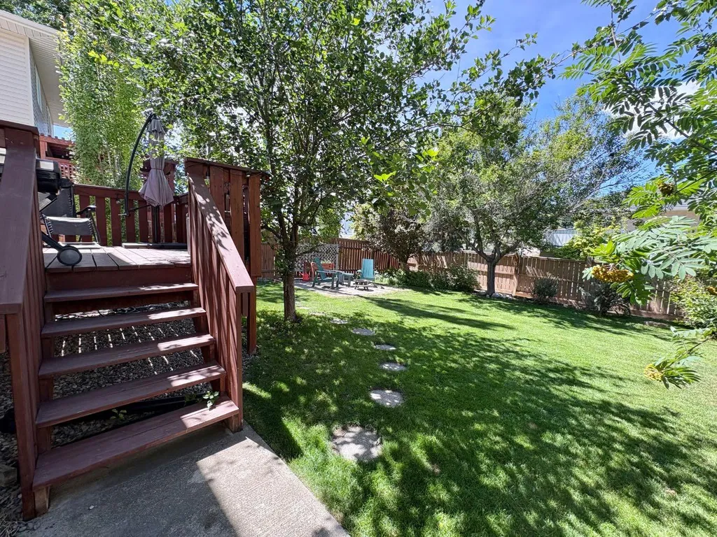 222 Heritage Circle W Lethbridge AB T1K 7H8
