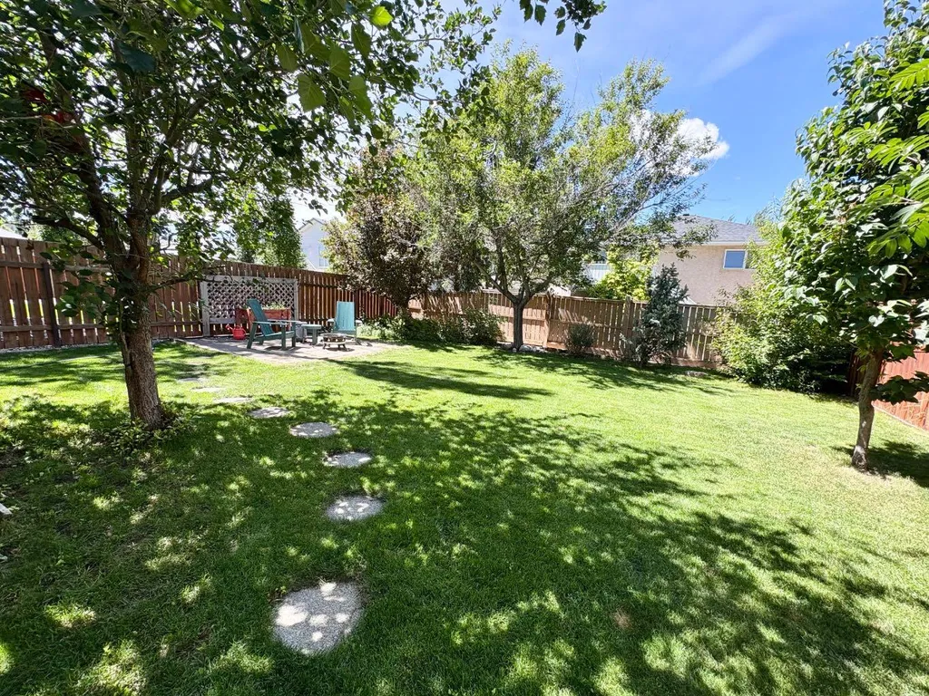 222 Heritage Circle W Lethbridge AB T1K 7H8