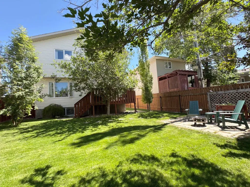 222 Heritage Circle W Lethbridge AB T1K 7H8