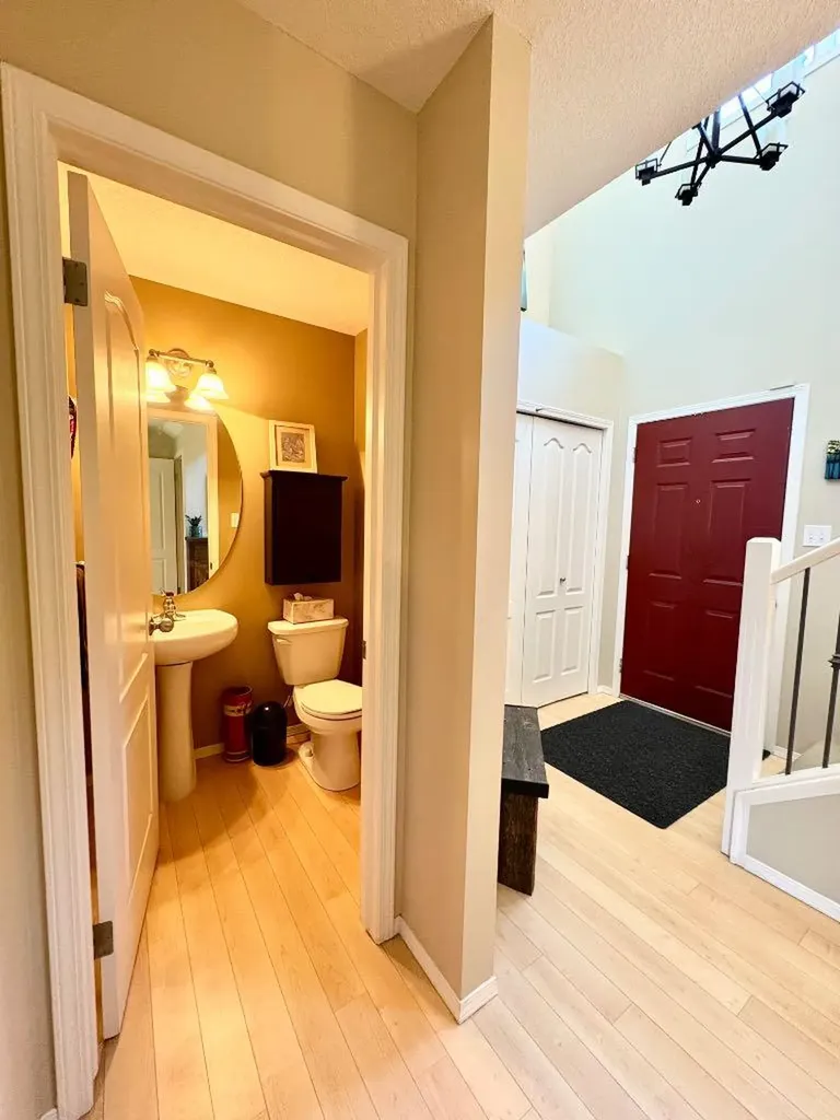 222 Heritage Circle W Lethbridge AB T1K 7H8
