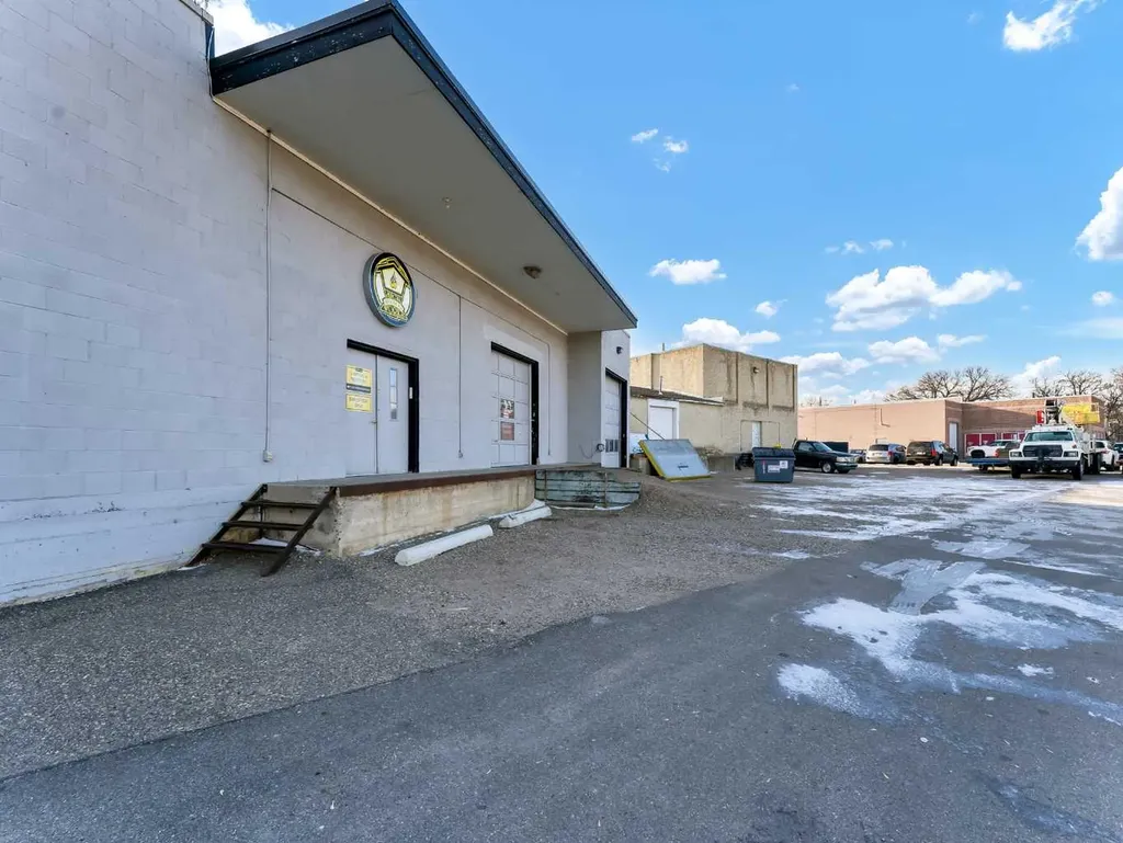 645 Spencer Street SE Medicine Hat AB T1A1Y9