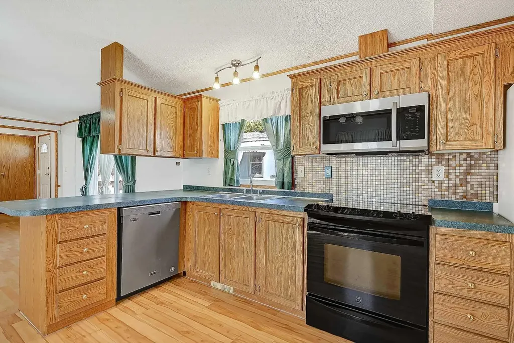 9717 121 Avenue Grande Prairie AB T8V 7J2