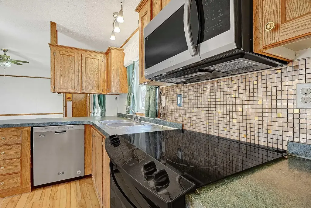 9717 121 Avenue Grande Prairie AB T8V 7J2