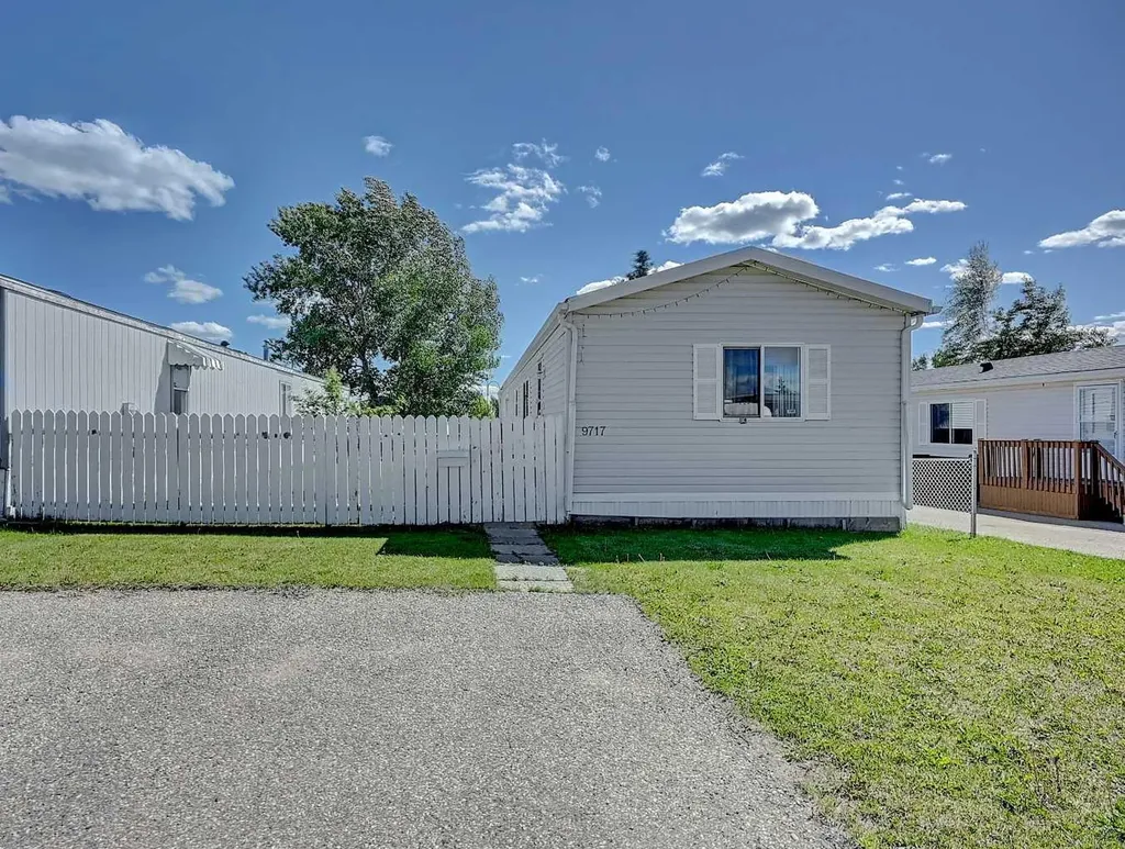 9717 121 Avenue Grande Prairie AB T8V 7J2