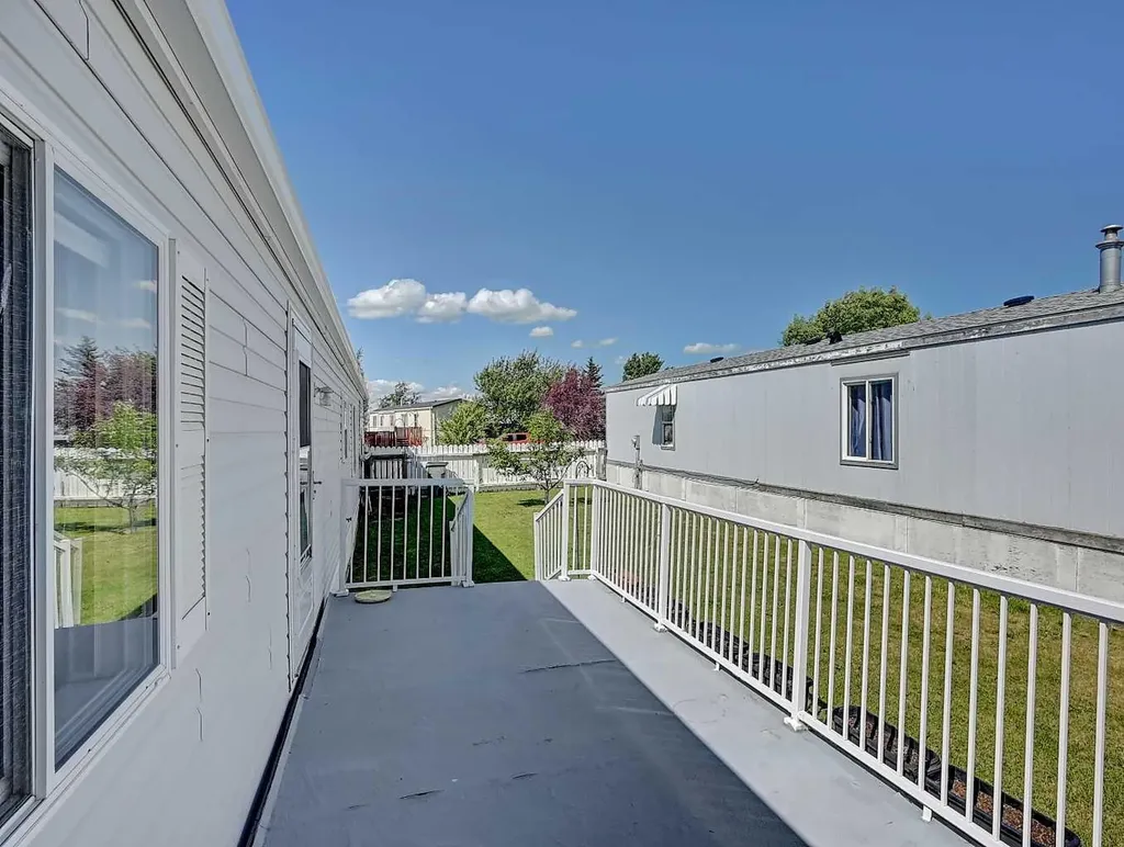 9717 121 Avenue Grande Prairie AB T8V 7J2