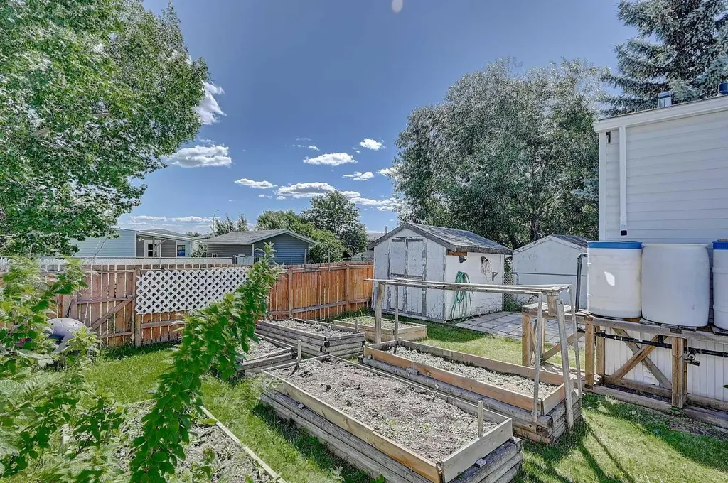 9717 121 Avenue Grande Prairie AB T8V 7J2