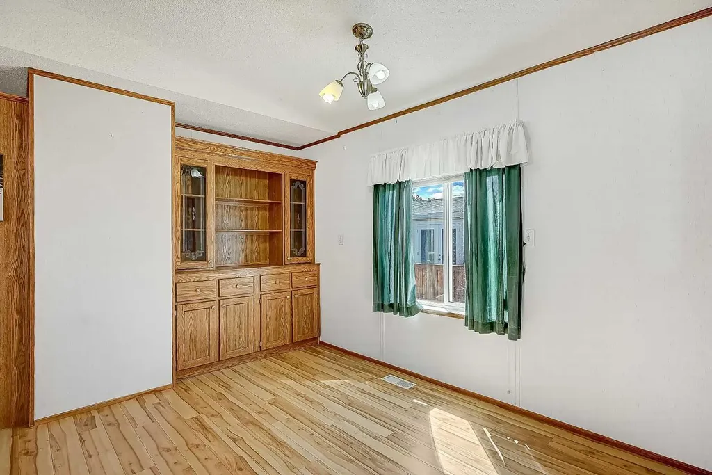 9717 121 Avenue Grande Prairie AB T8V 7J2