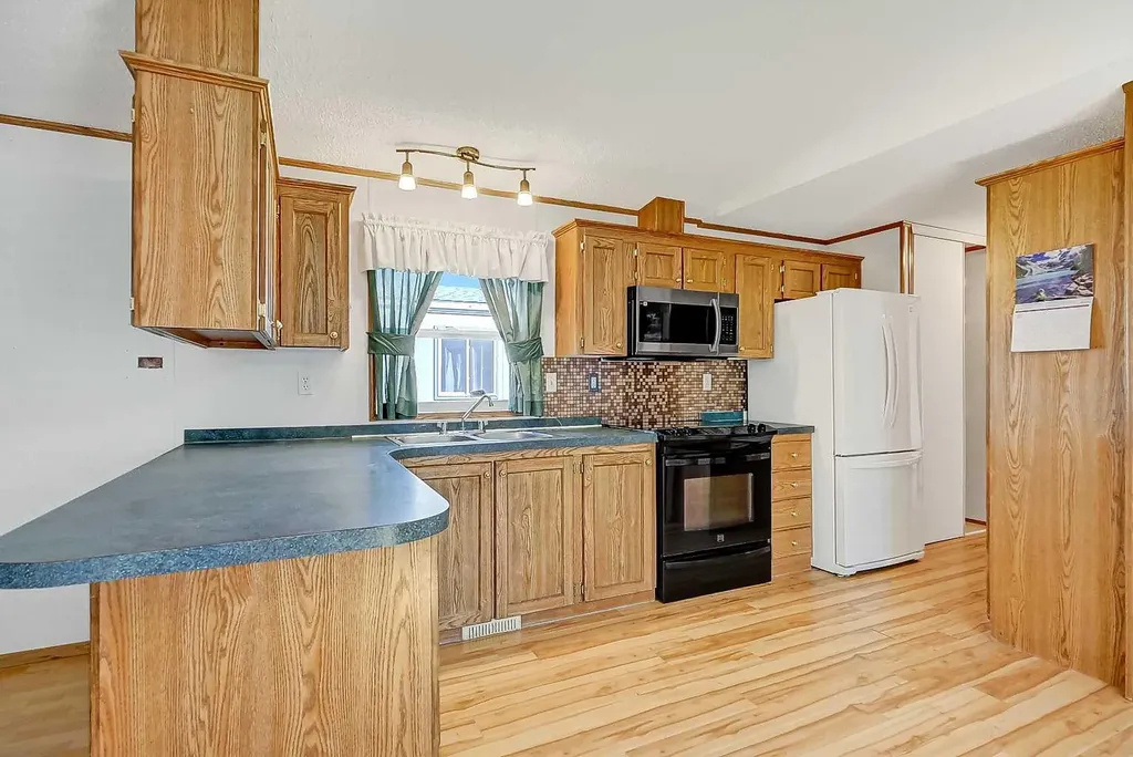 9717 121 Avenue Grande Prairie AB T8V 7J2