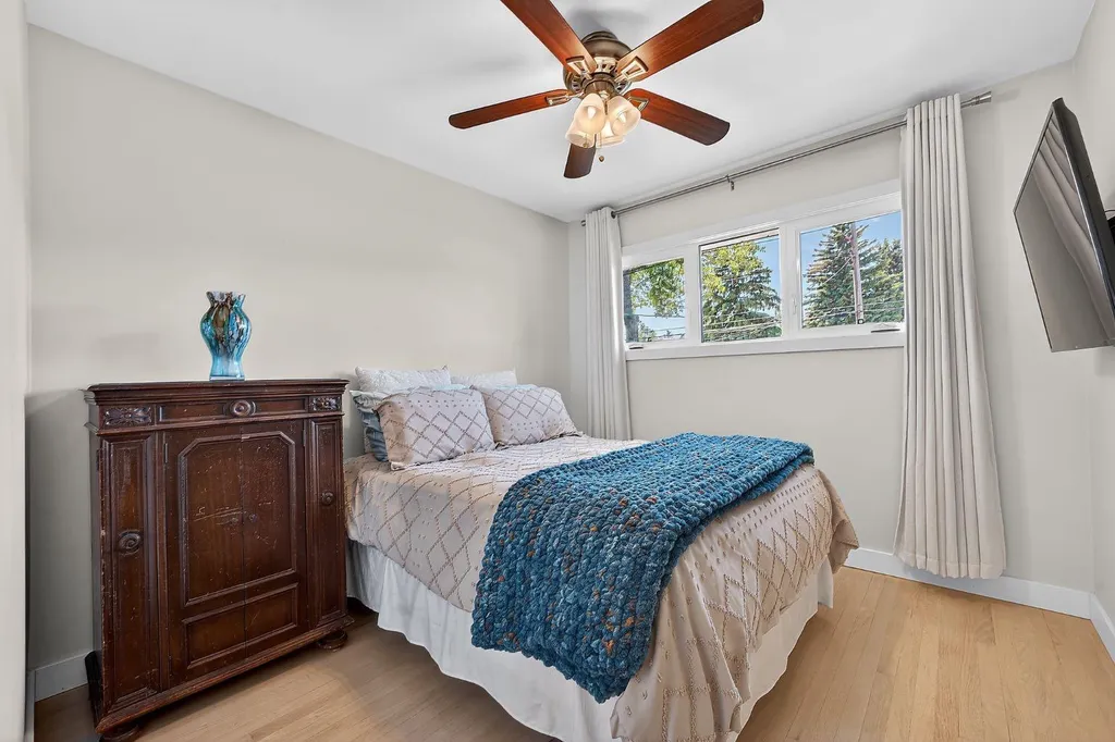 3723 2 Street NW Calgary AB T2K0Y5
