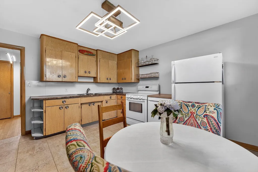 3723 2 Street NW Calgary AB T2K0Y5
