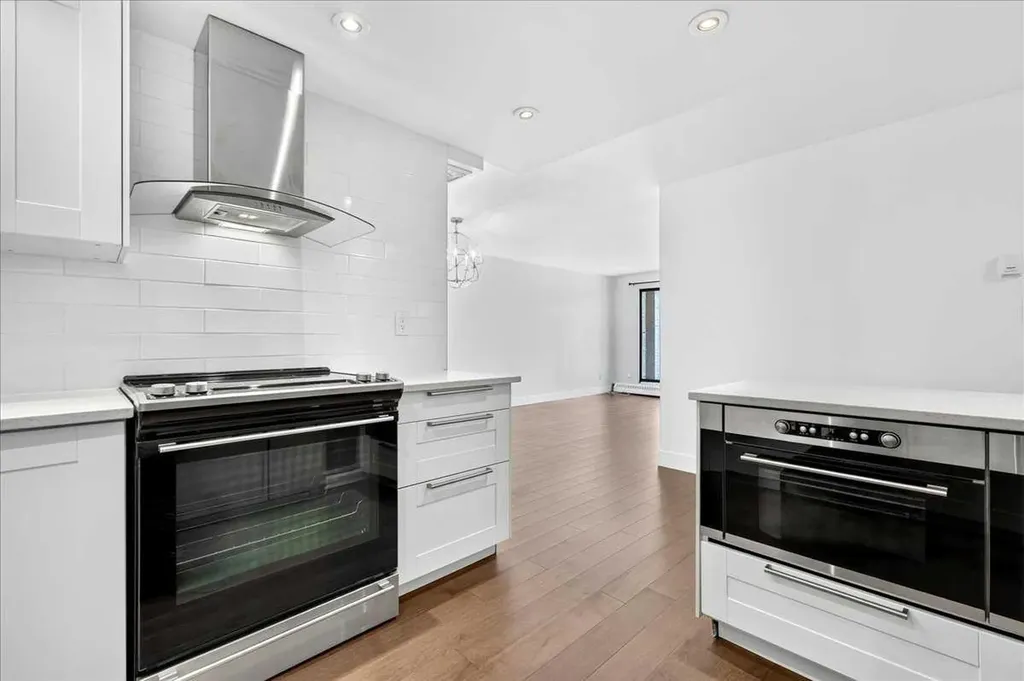 1011 12 Avenue SW Calgary AB T2R 0J5