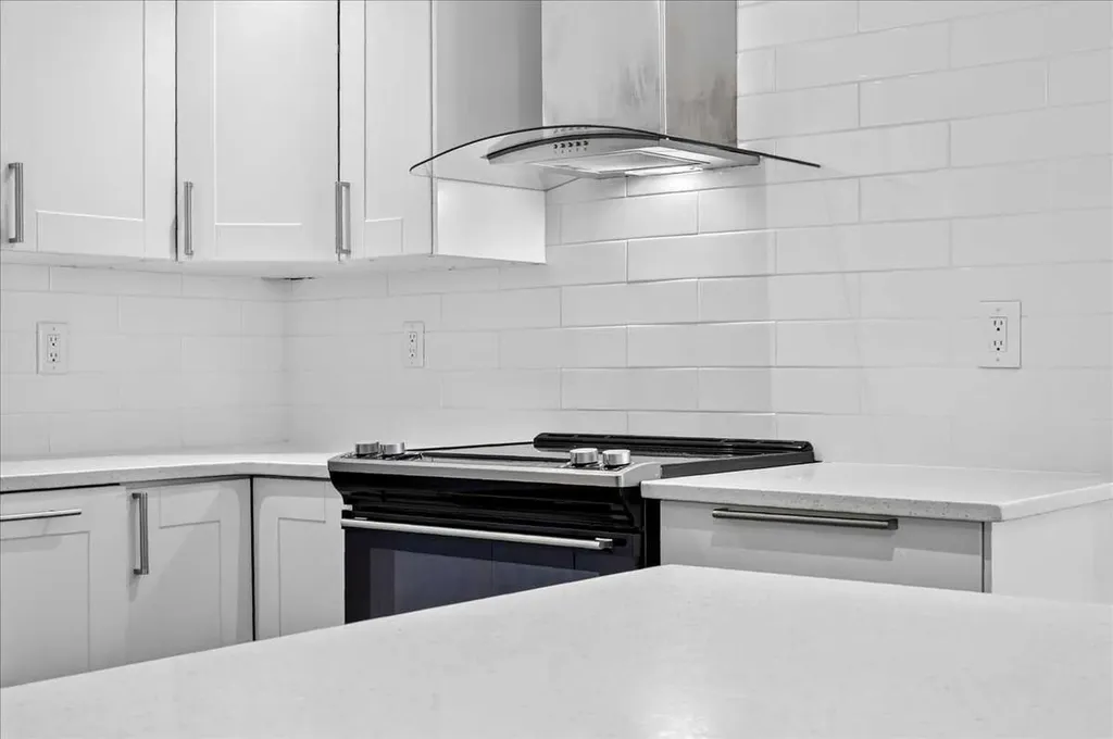 1011 12 Avenue SW Calgary AB T2R 0J5