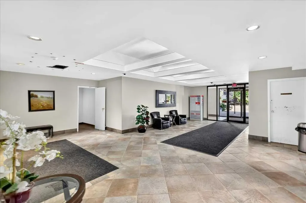 1011 12 Avenue SW Calgary AB T2R 0J5