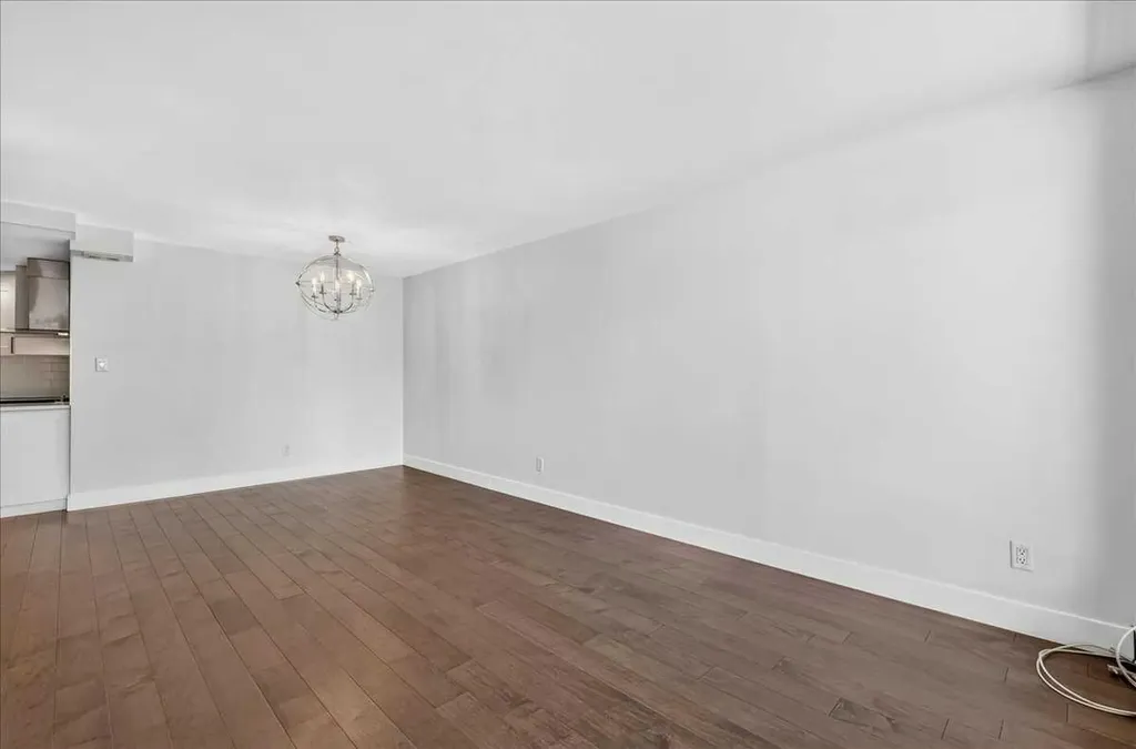 1011 12 Avenue SW Calgary AB T2R 0J5