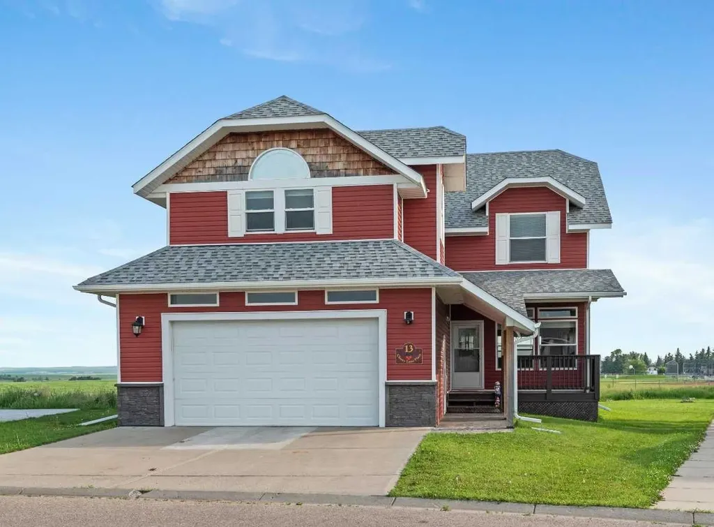 13 Cherry Lane SE Three Hills AB T0M 2A0