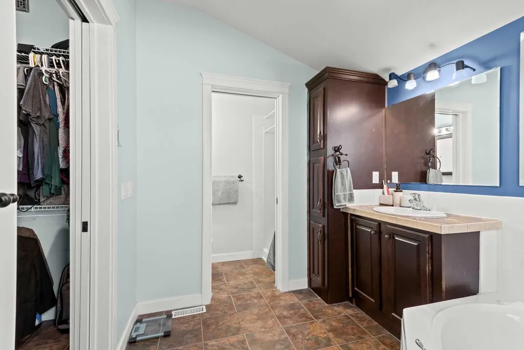 13 Cherry Lane SE Three Hills AB T0M 2A0