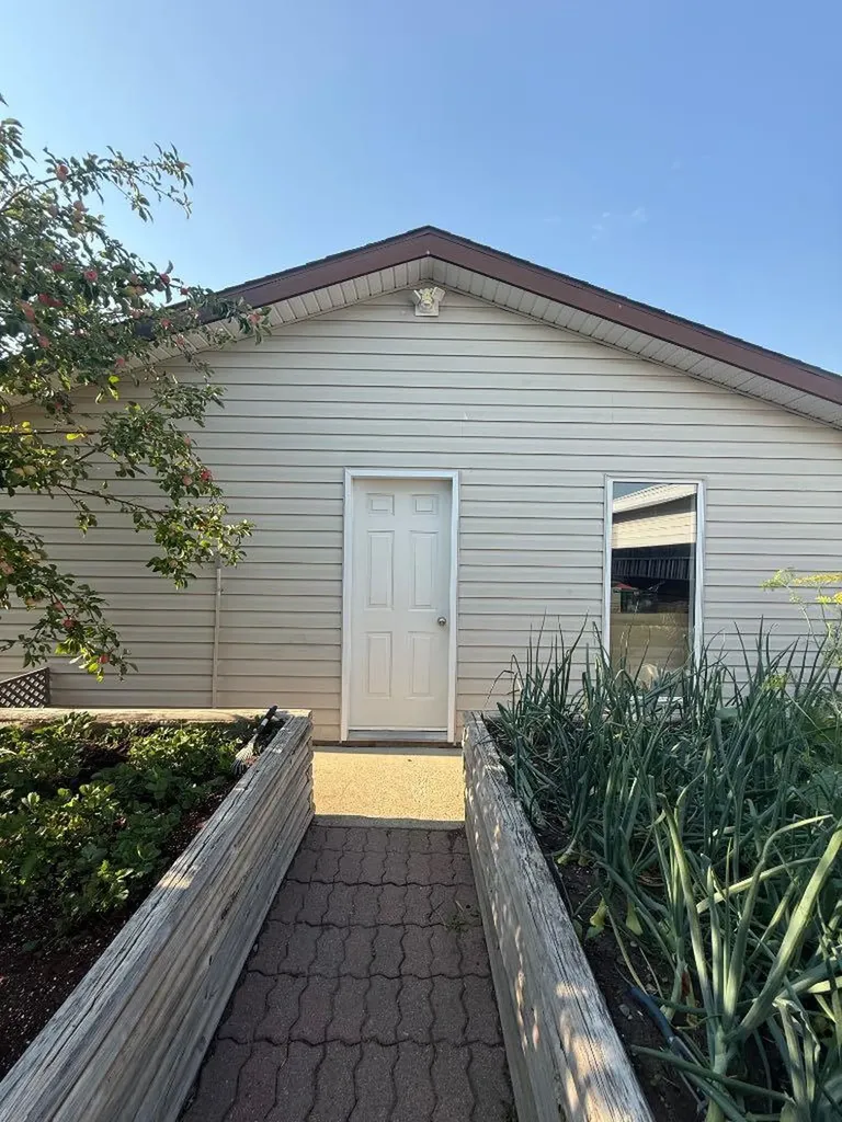 3733 21 Avenue S Lethbridge AB T1K 4J2