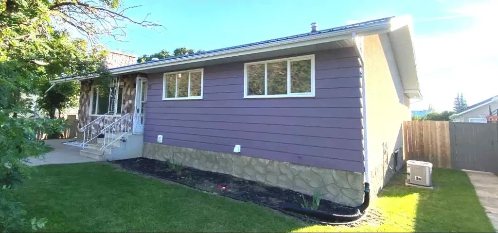 31 10 Street W Brooks AB T1R0C1