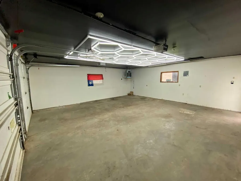 31 10 Street W Brooks AB T1R0C1