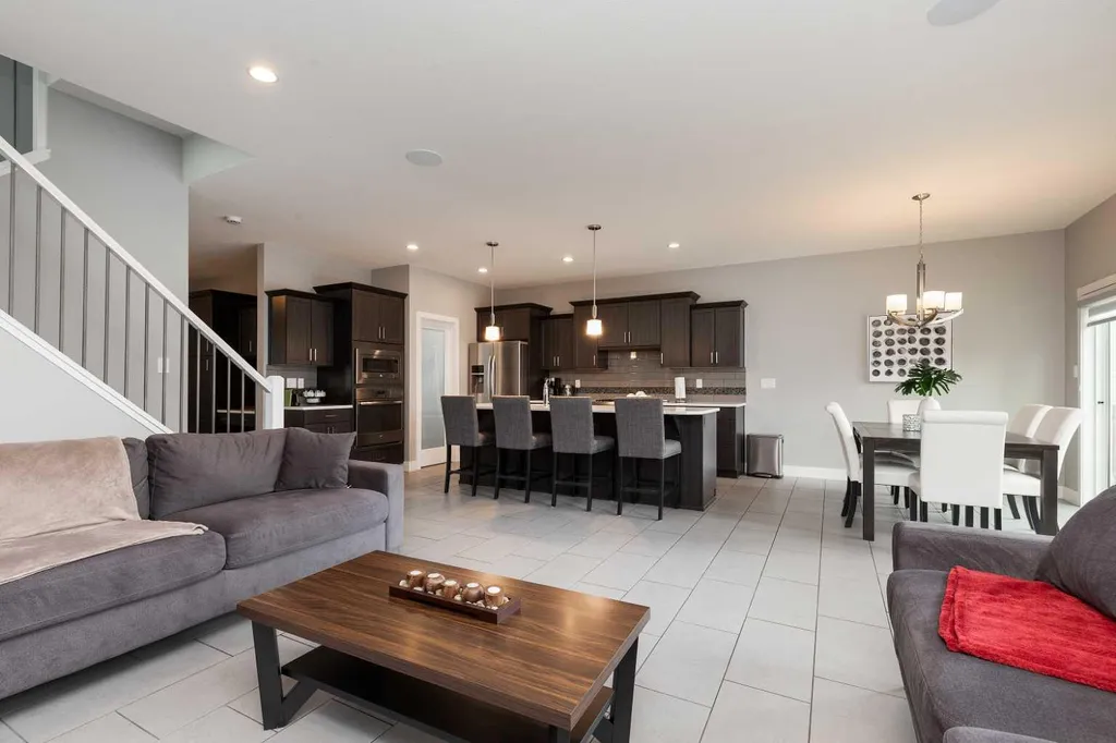 180 Firelight Way W Lethbridge AB T1J 4B2