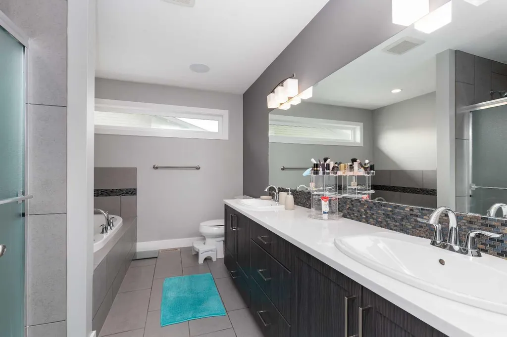 180 Firelight Way W Lethbridge AB T1J 4B2