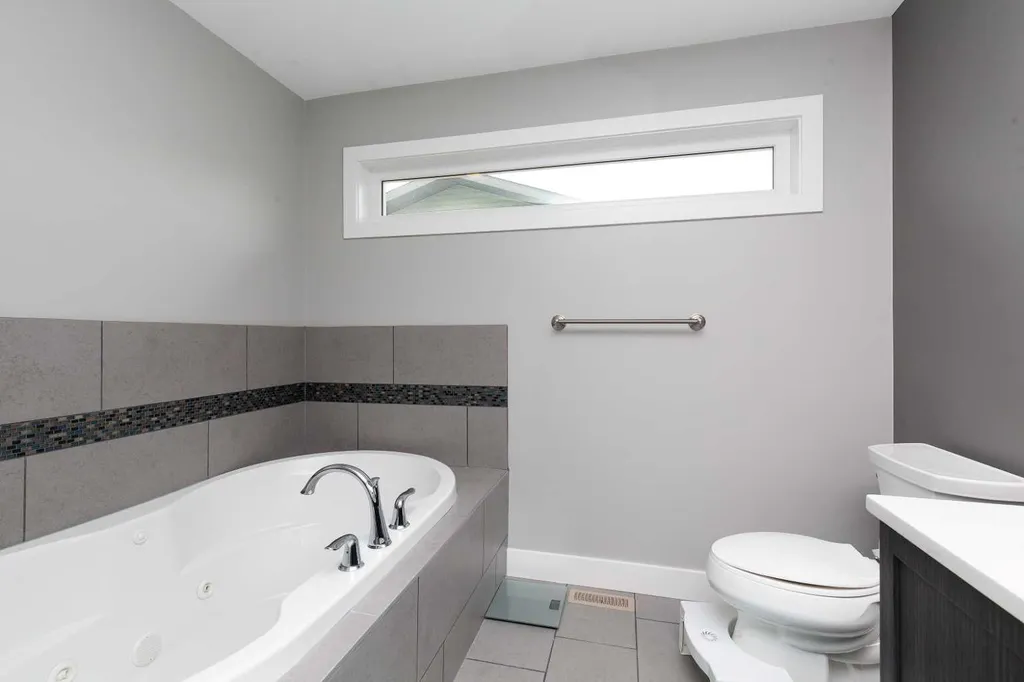 180 Firelight Way W Lethbridge AB T1J 4B2