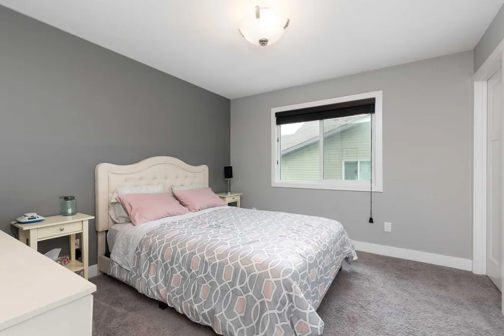 180 Firelight Way W Lethbridge AB T1J 4B2