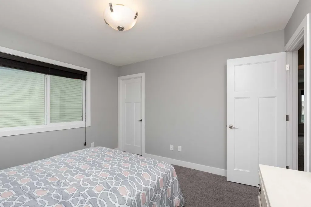 180 Firelight Way W Lethbridge AB T1J 4B2