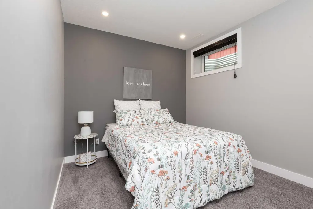 180 Firelight Way W Lethbridge AB T1J 4B2