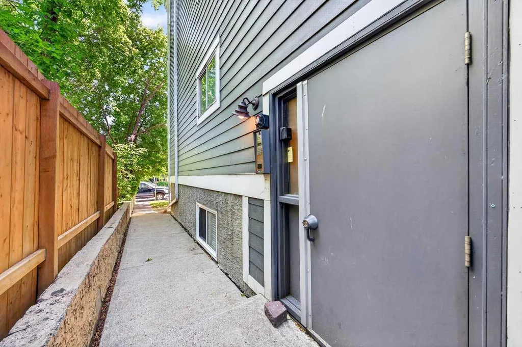 2117 16 Street Calgary AB T2T 4E5