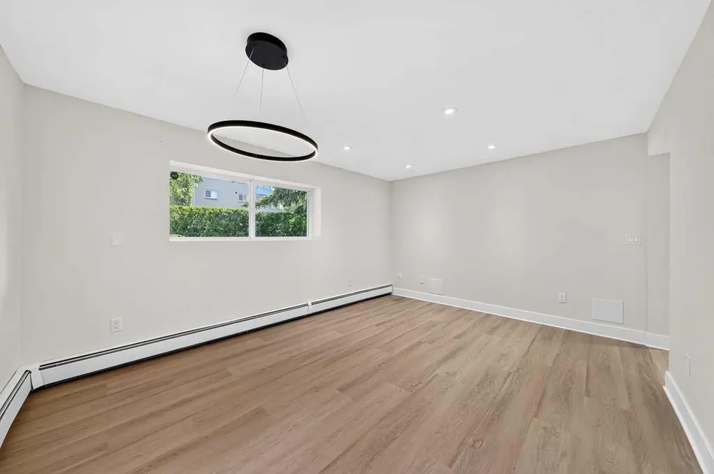 2117 16 Street Calgary AB T2T 4E5