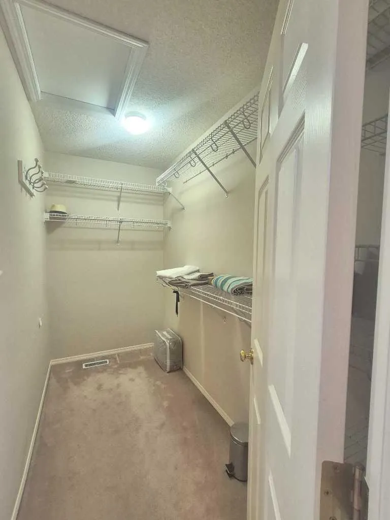 127 Hampstead Circle NW Calgary AB T3A 5P3