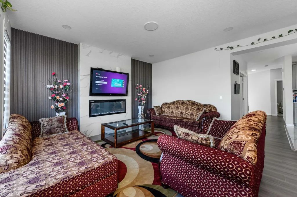 983 Corner Meadows Way NE Calgary AB T3N 1X8